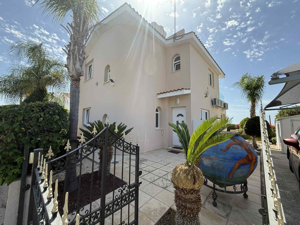 Property photo 2 of 36