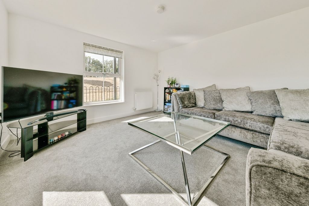 Property photo 2 of 17 Pbox-Img.Jpg