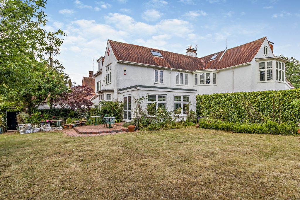 Property photo 1 of 11