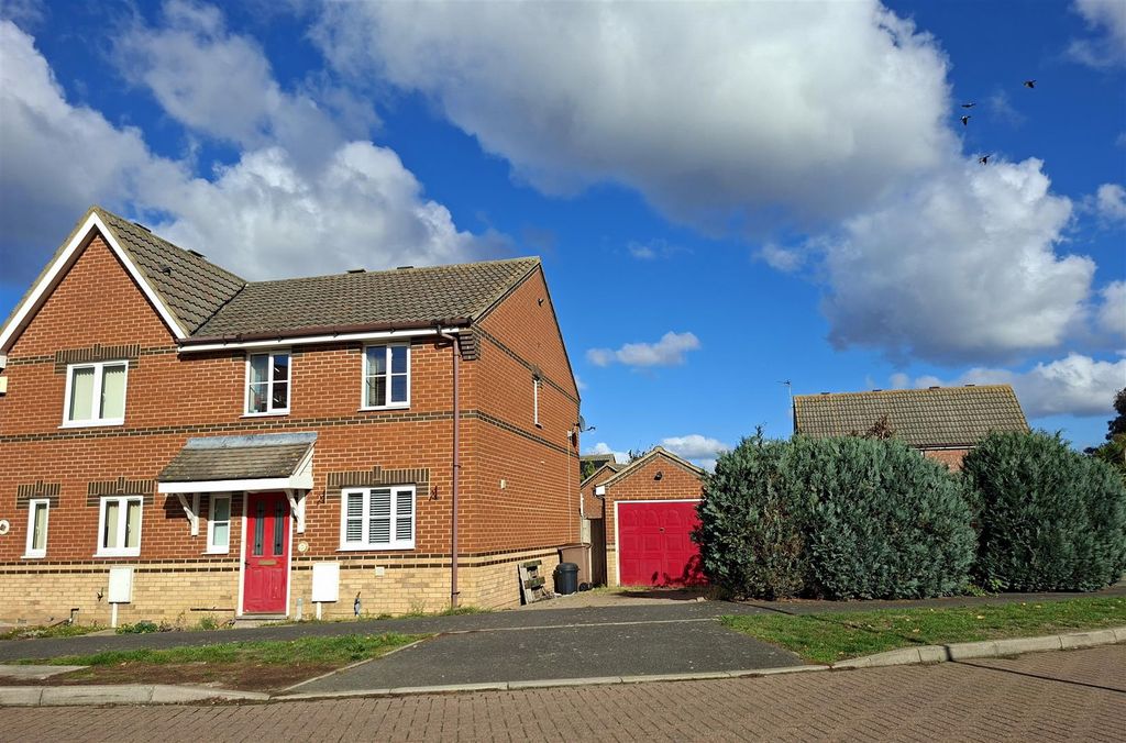 Property photo 1 of 19 Holmes Place