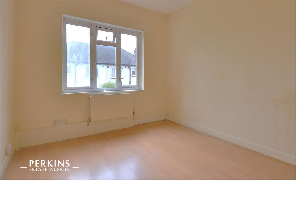 Property photo 3 of 6 Bed 2.Jpg