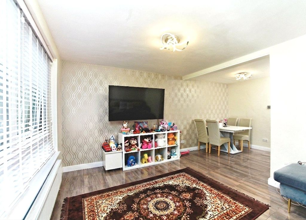 Property photo 2 of 11 Picture No. 17