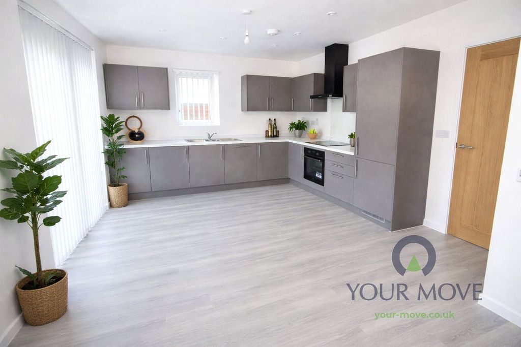 Property photo 3 of 21 Kitchen/Dining Room