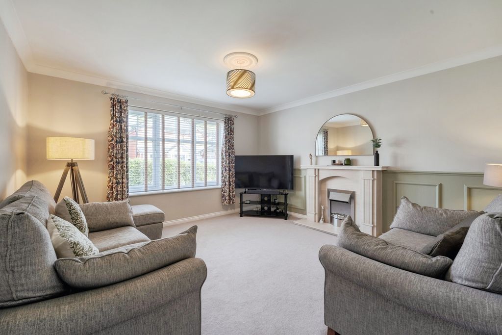Property photo 2 of 32 Pbox-Img.Jpg