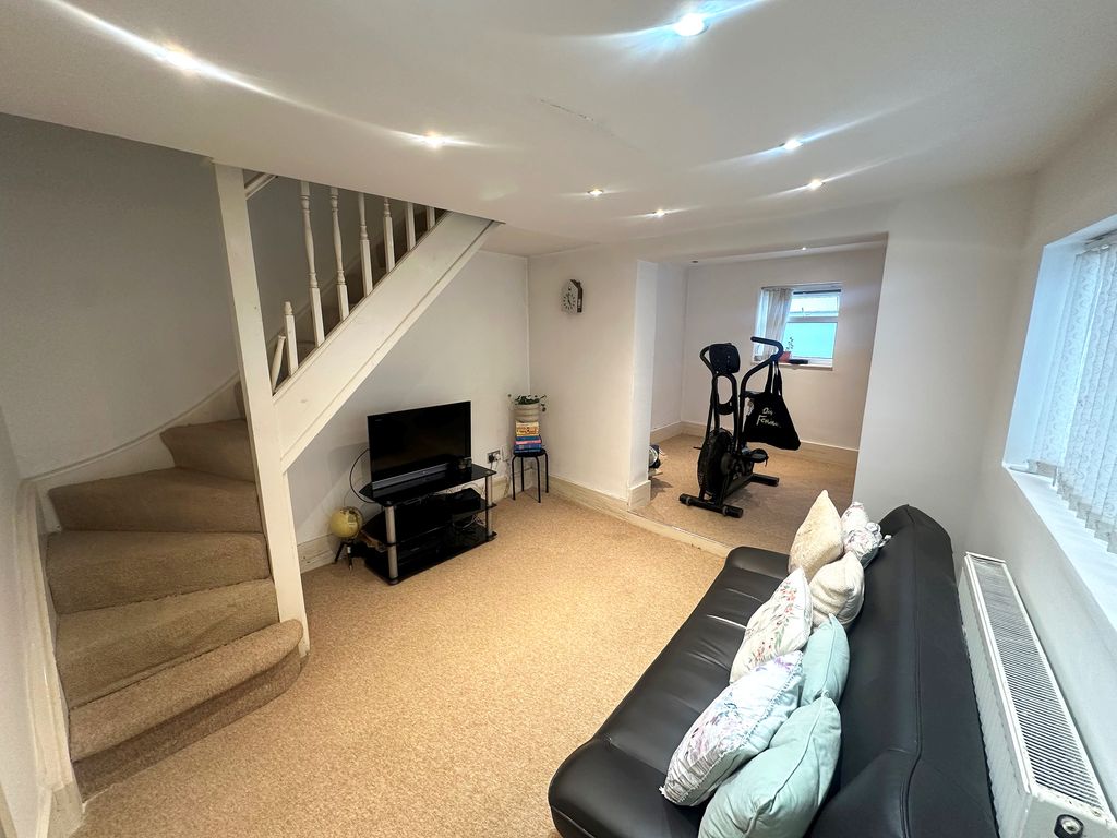 Property photo 2 of 15 Flat 2