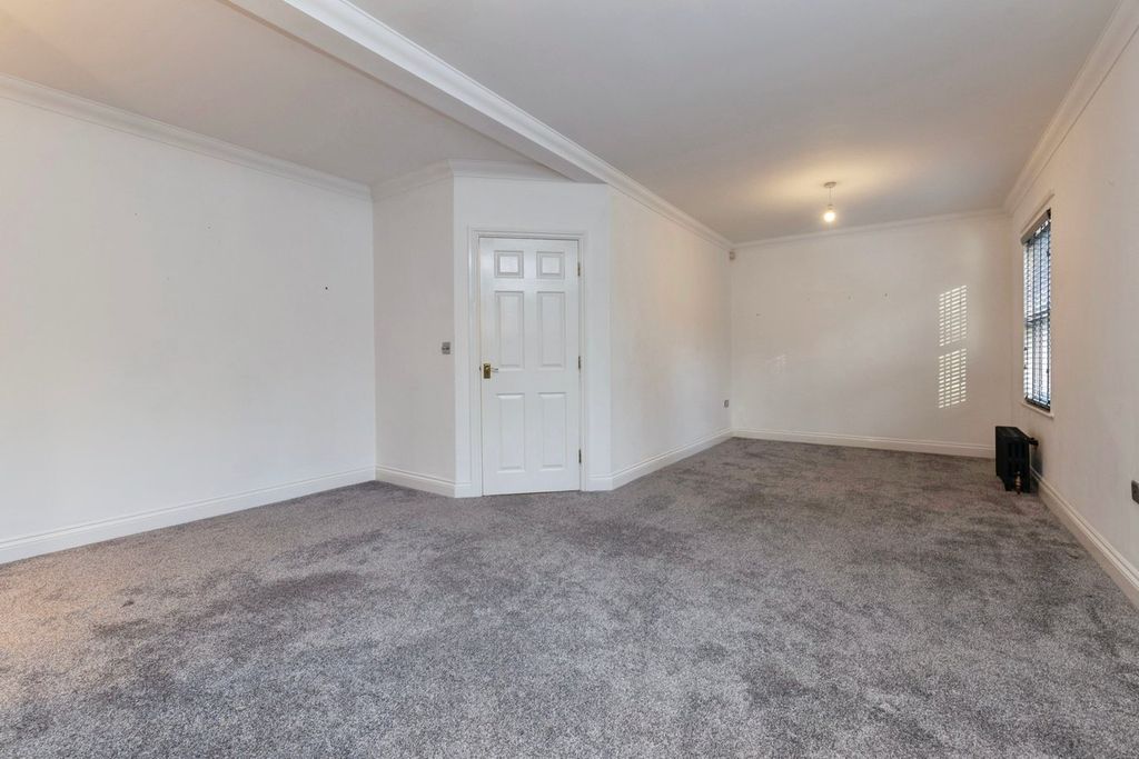 Property photo 3 of 25