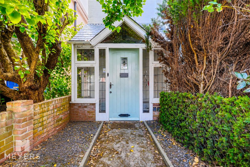 Property photo 2 of 31