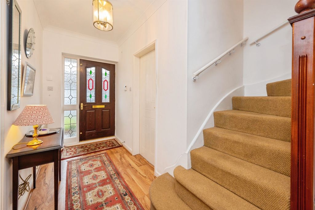 Property photo 2 of 20 Entrance Hall