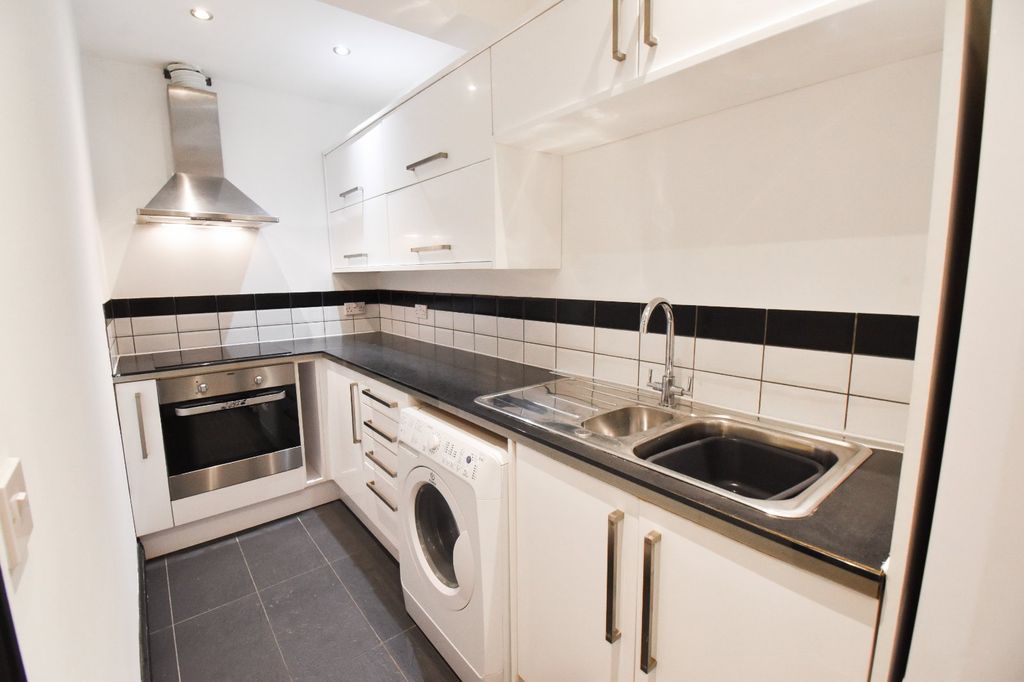 Property photo 2 of 10 Kitchen