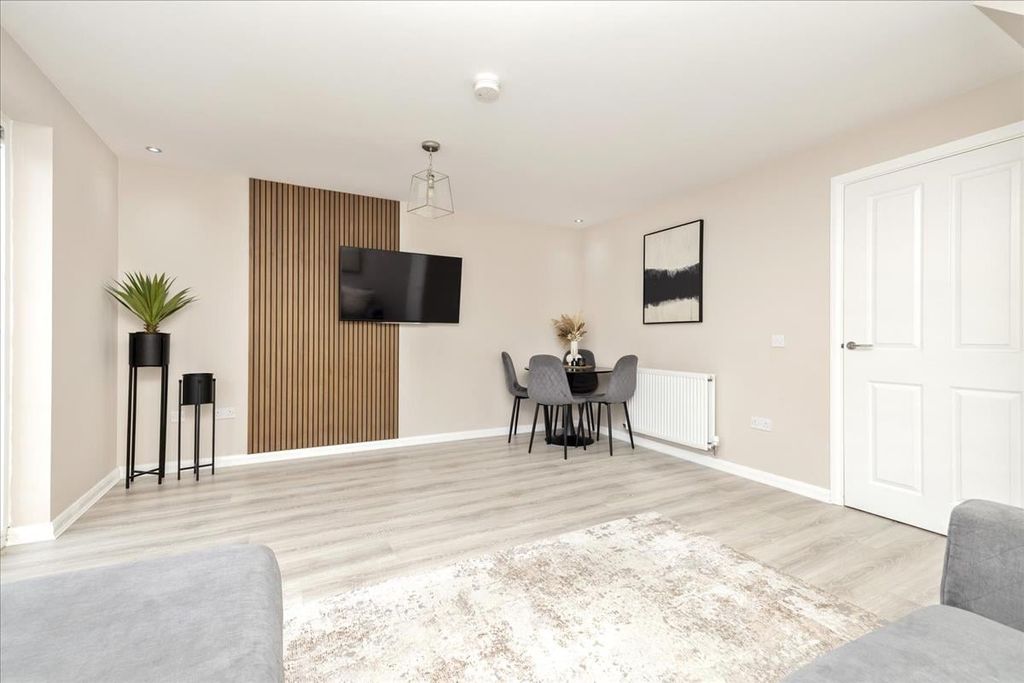 Property photo 3 of 30