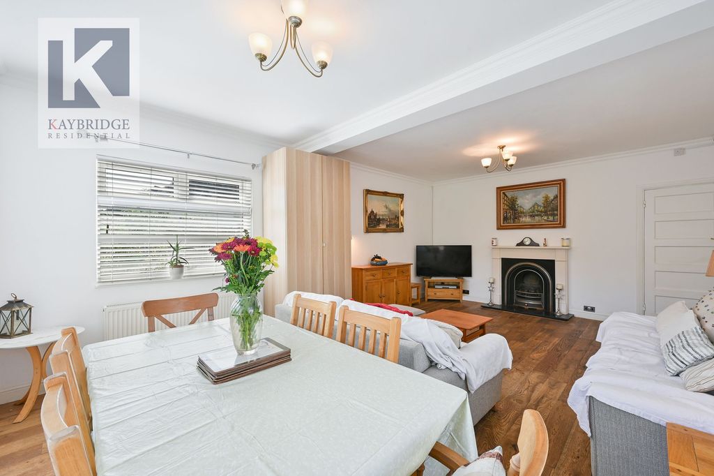 Property photo 2 of 15 St. Clair Drive, Worcester Park - Kt4 8Ue