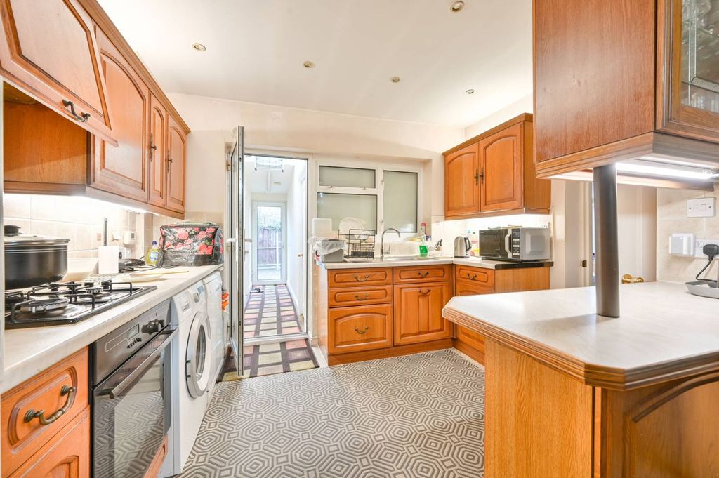 Property photo 1 of 18