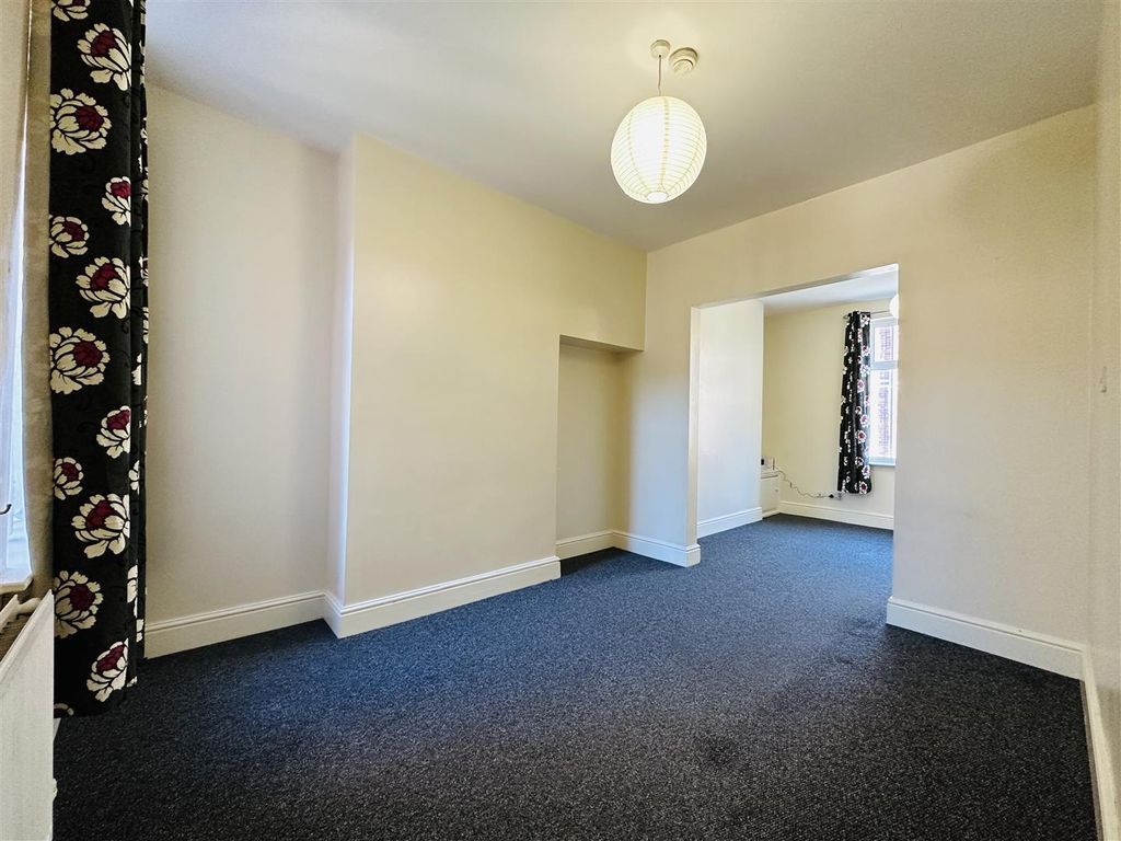 Property photo 2 of 12 Lounge