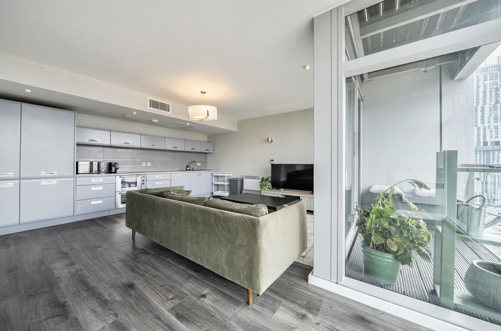 Property photo 3 of 17 1515121-12-6Aa00B...