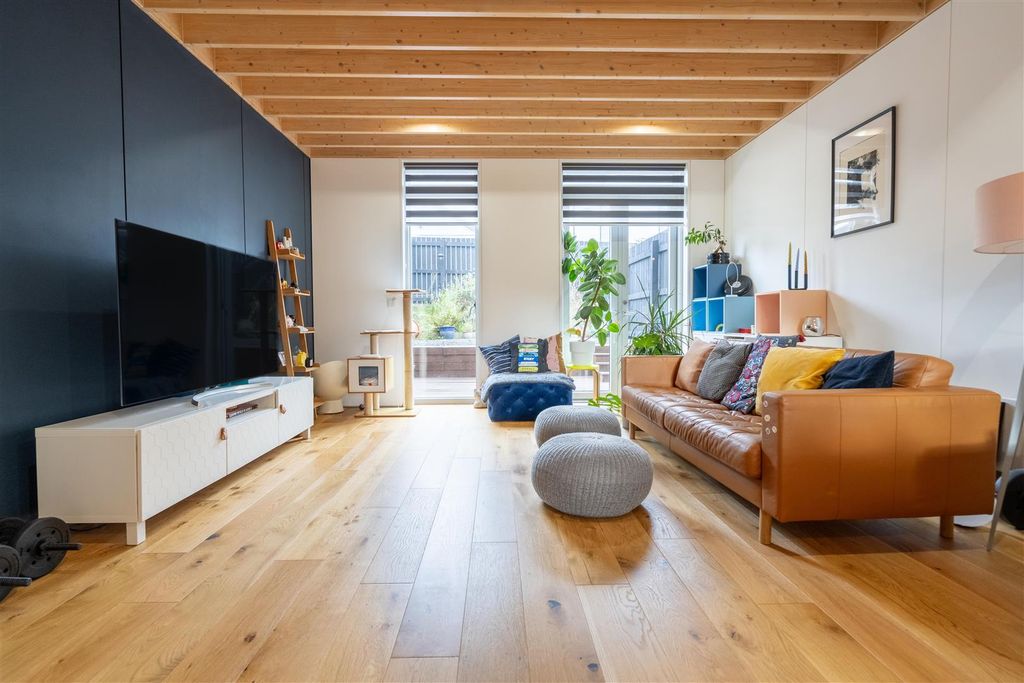 Property photo 2 of 9 Living Room / Diner