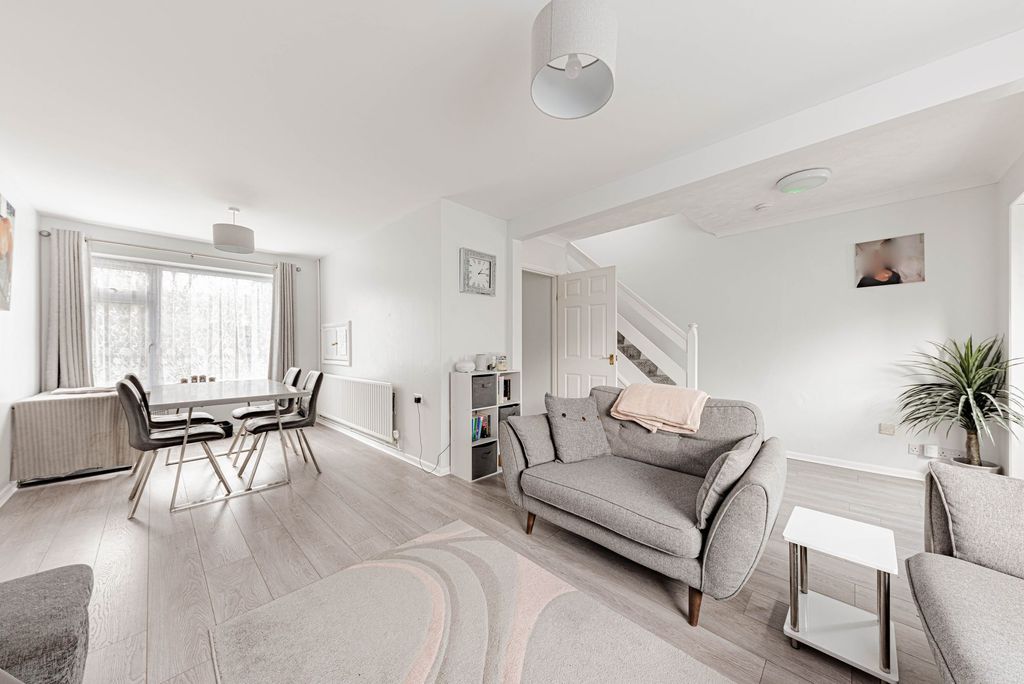 Property photo 2 of 17 Living/Dining Room (2)