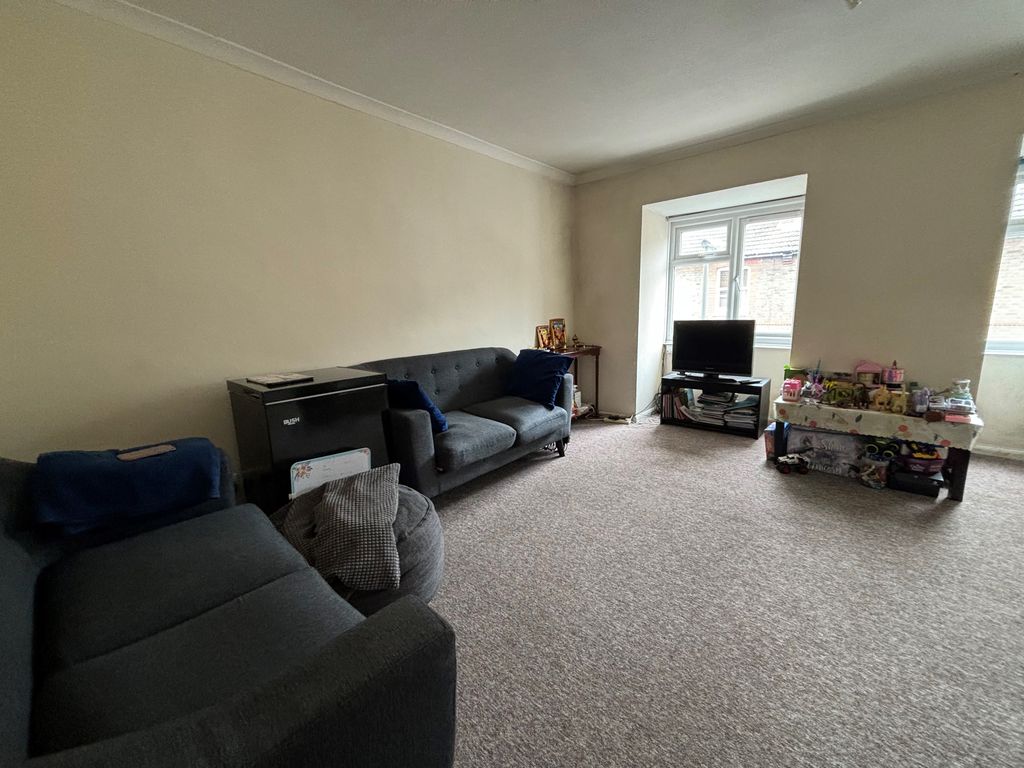 Property photo 1 of 8 Living Room