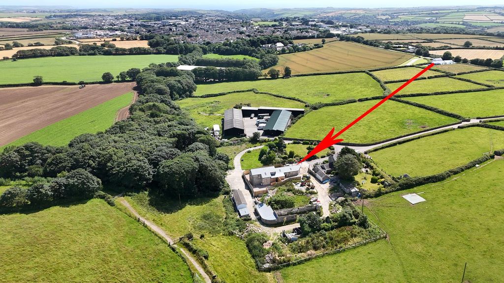 Property photo 2 of 39 Arrow Toward Helston.Jpg