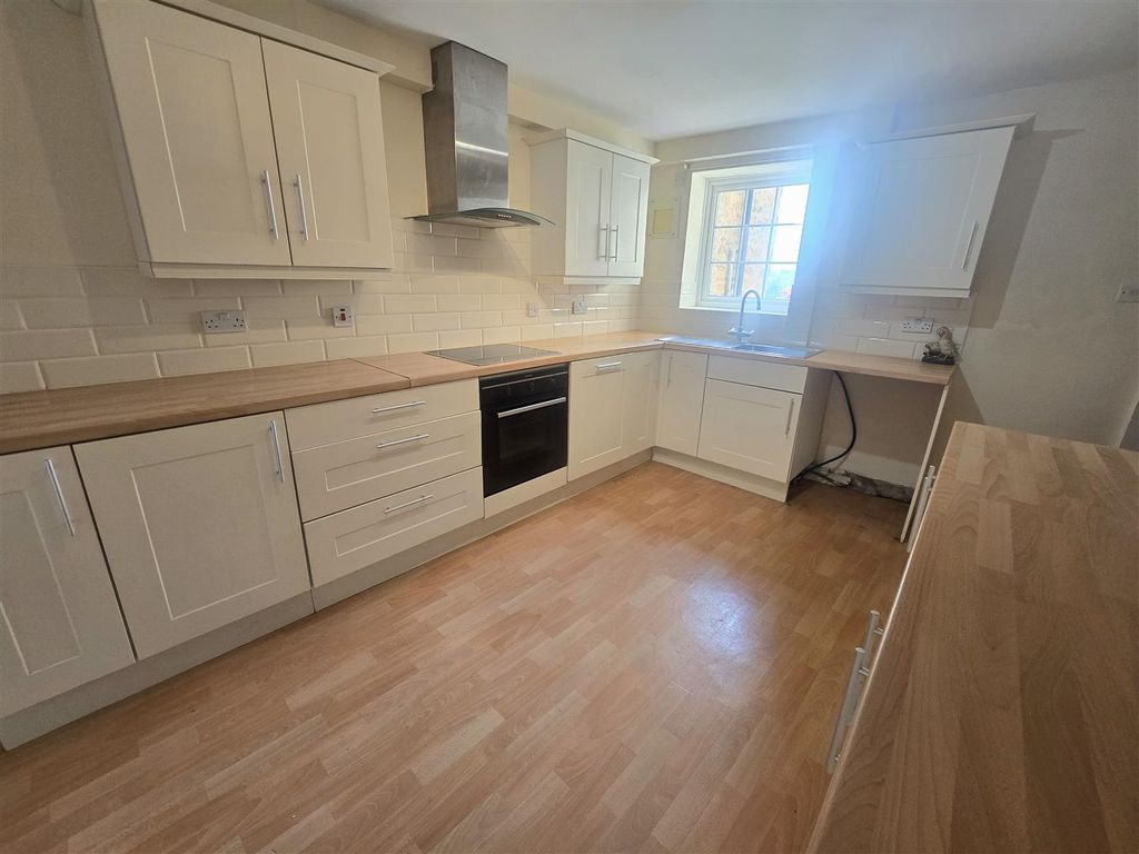 Property photo 2 of 18 Kitchen