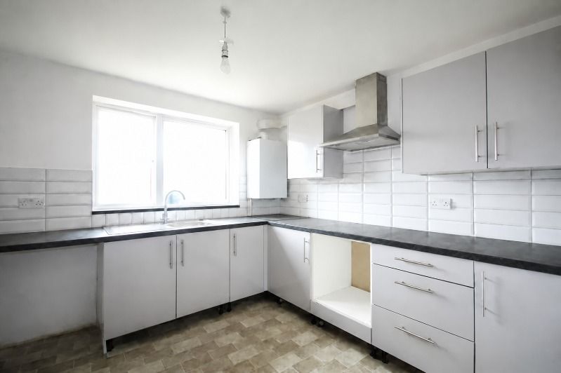 Property photo 1 of 7 Launceston Gardens, Perivale, Greenford, Middlesex, Ub6