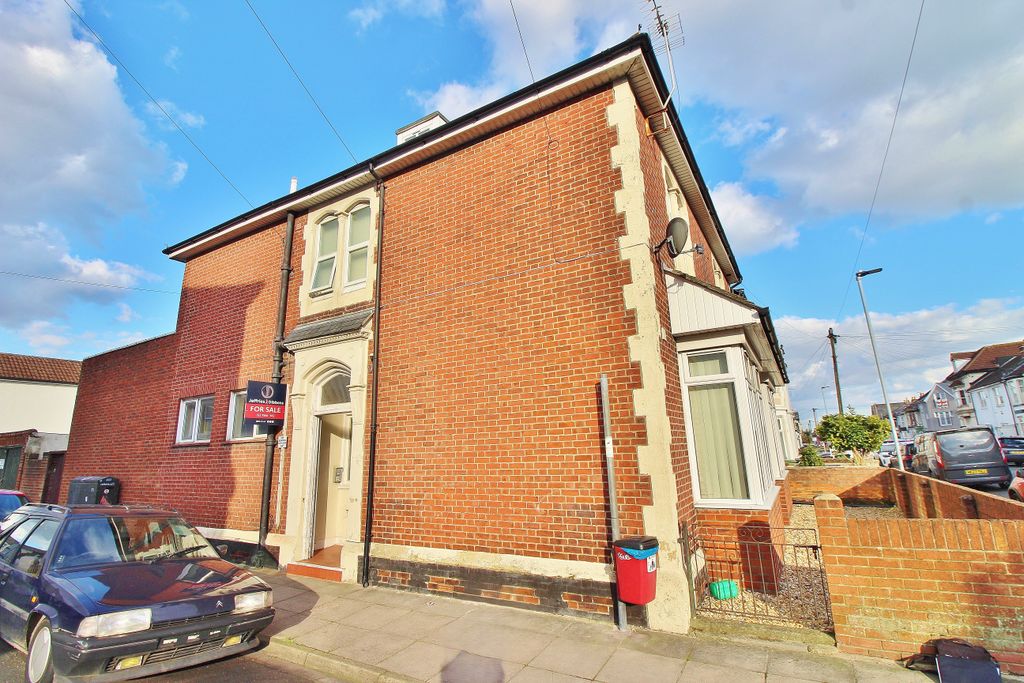 Property photo 1 of 8