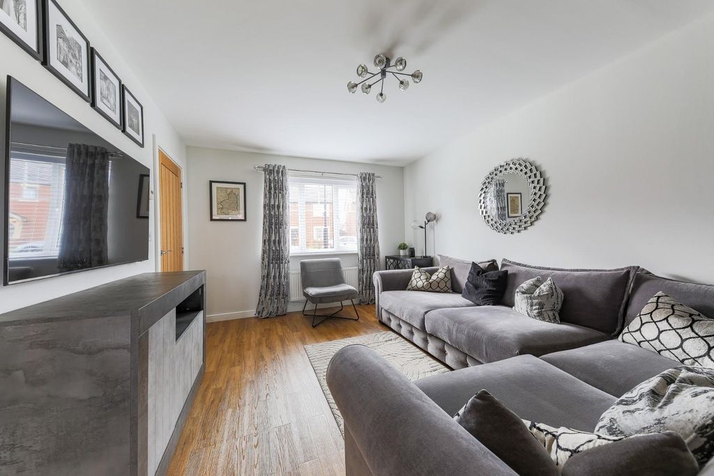 Property photo 2 of 20 Living Room