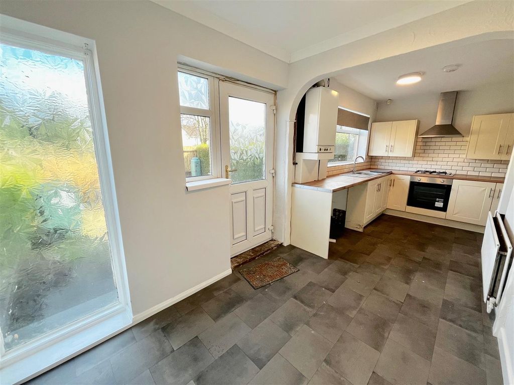 Property photo 3 of 12 Kitchen/Diner