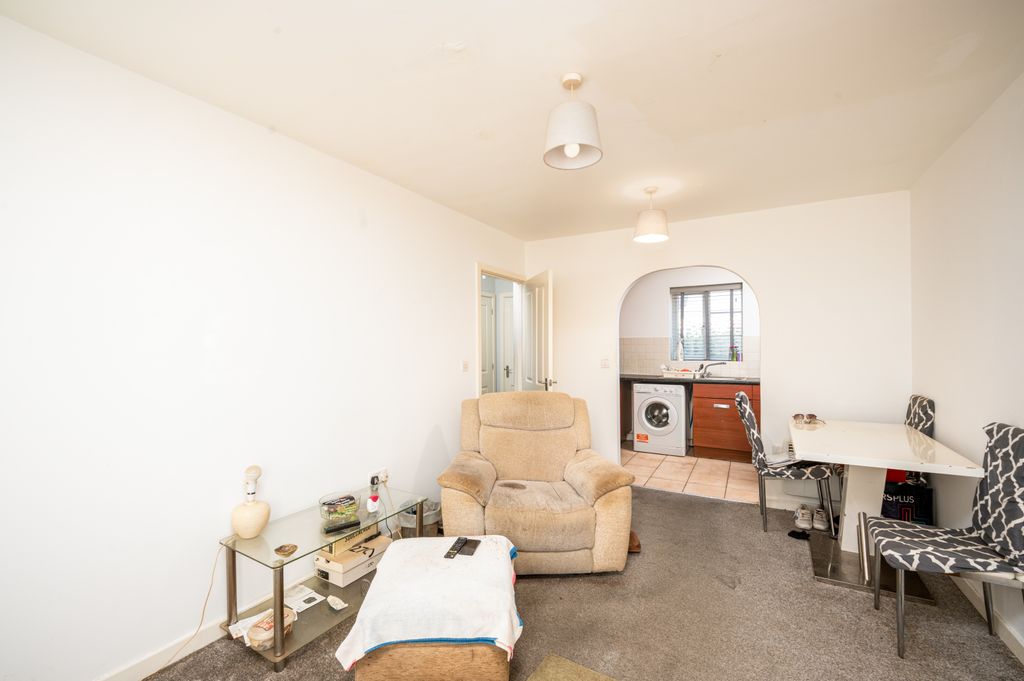 Property photo 3 of 15 08