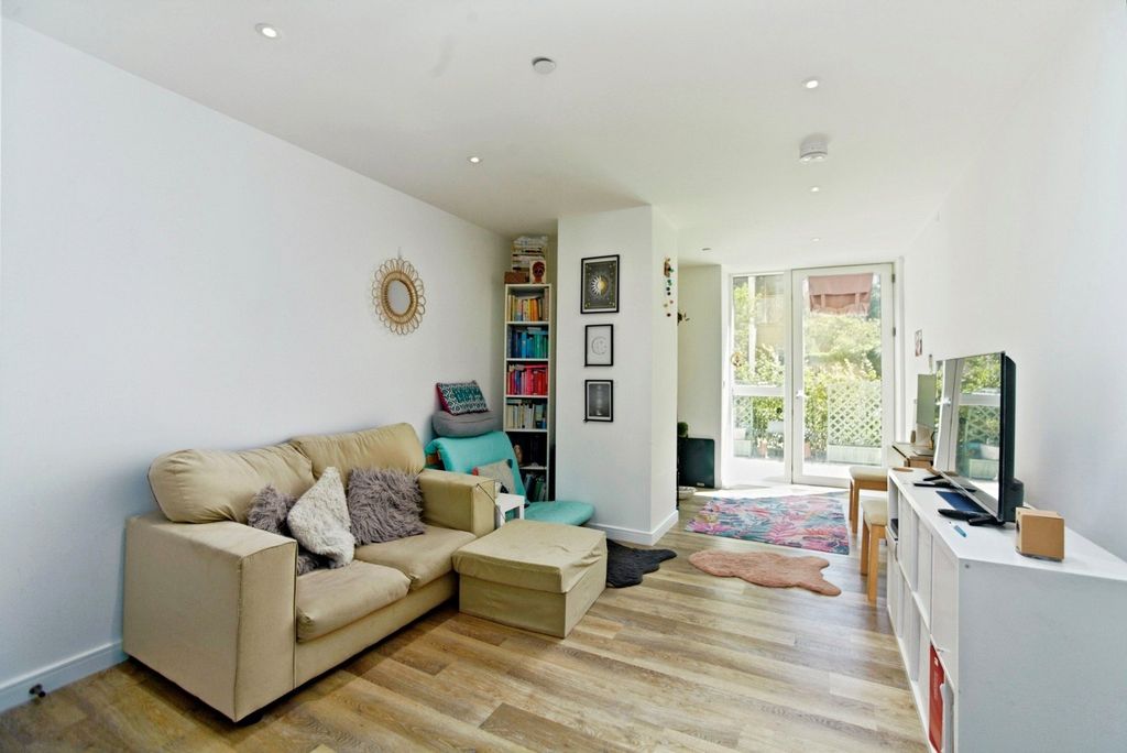 Property photo 2 of 20 Pbox-Img.Jpg