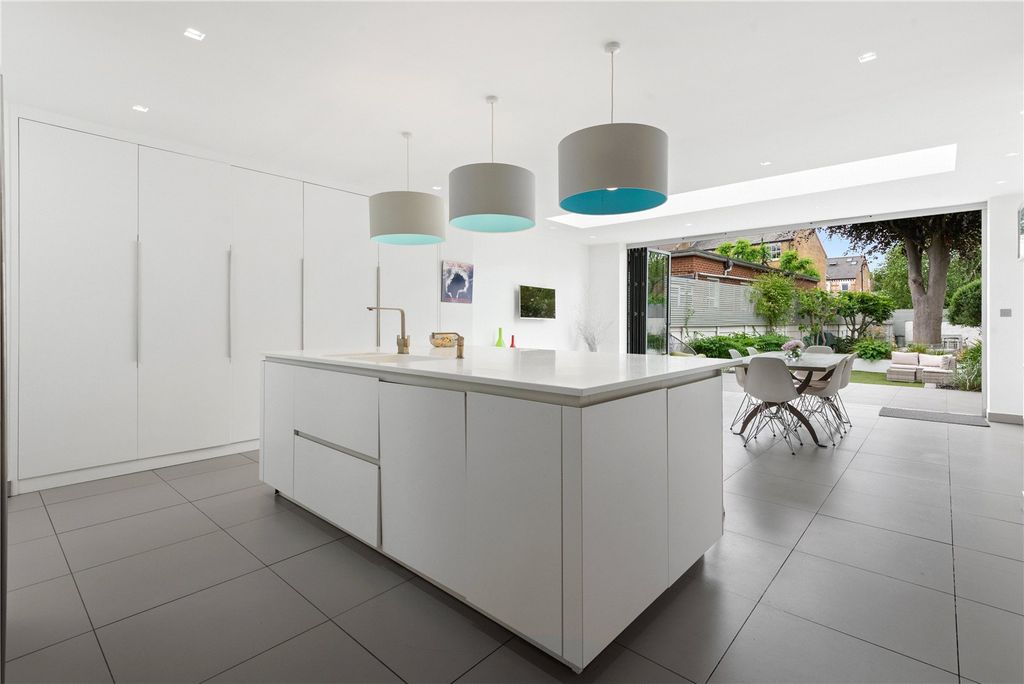 Property photo 2 of 16 Kitchen