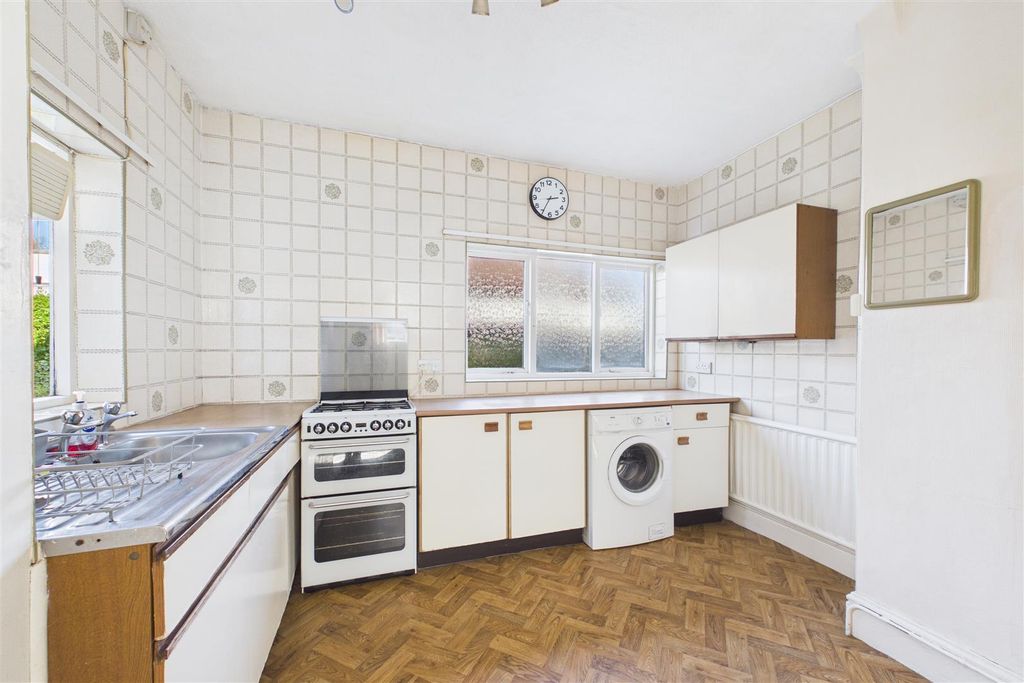 Property photo 3 of 16 Kitchen