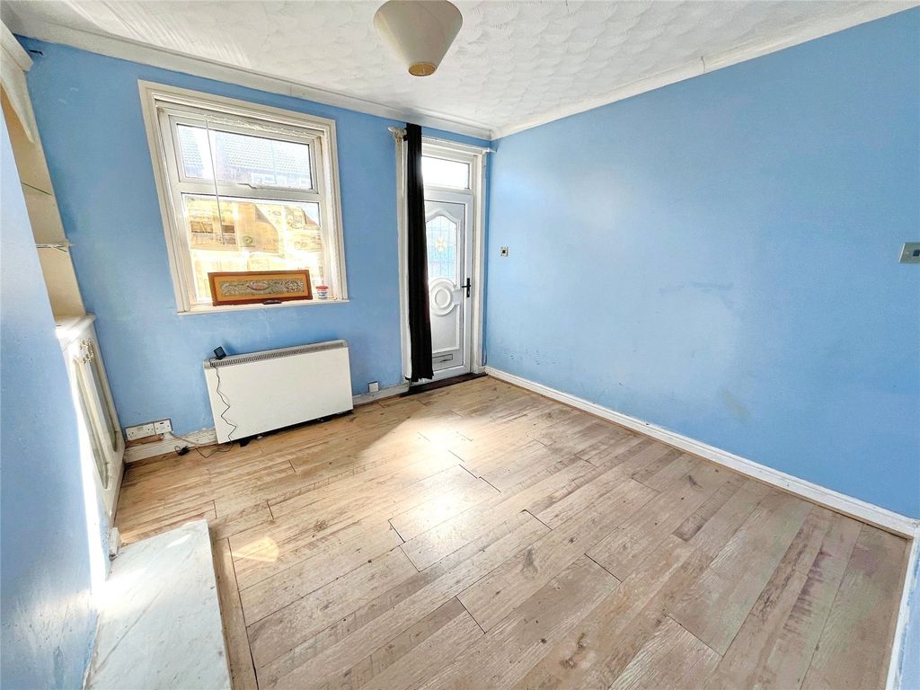 Property photo 2 of 11 Picture No. 10