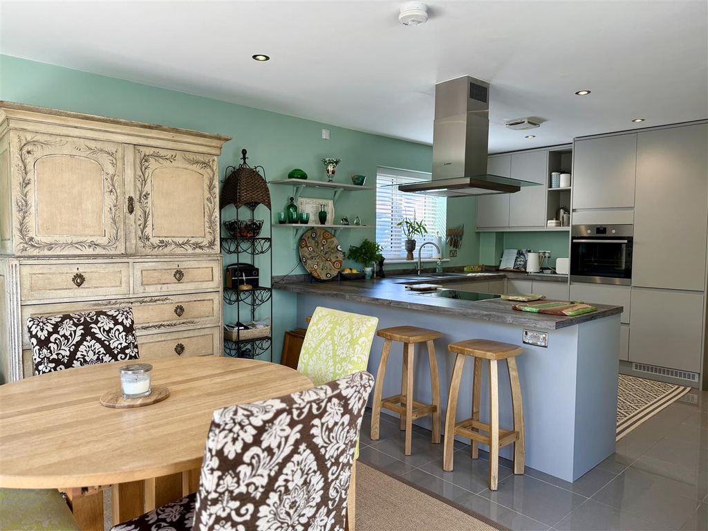 Property photo 3 of 41