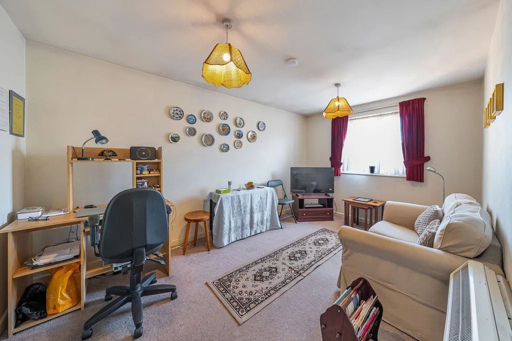 Property photo 2 of 9