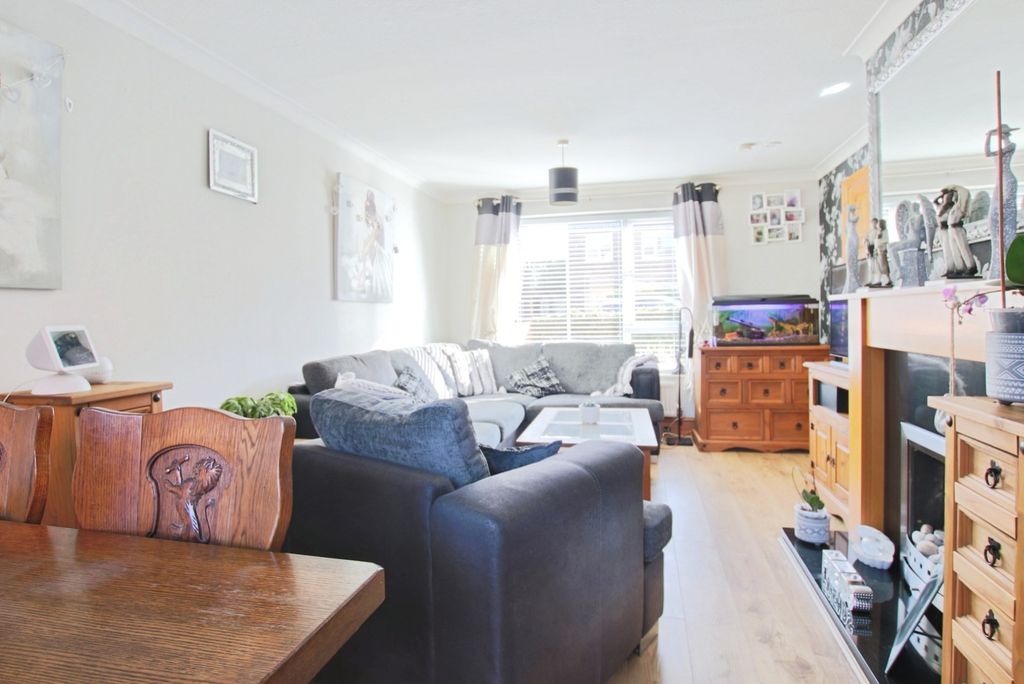 Property photo 2 of 15 4926104
