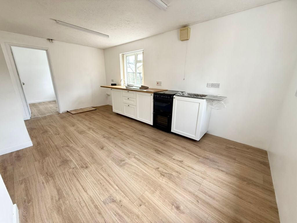 Property photo 3 of 12 Kitchen