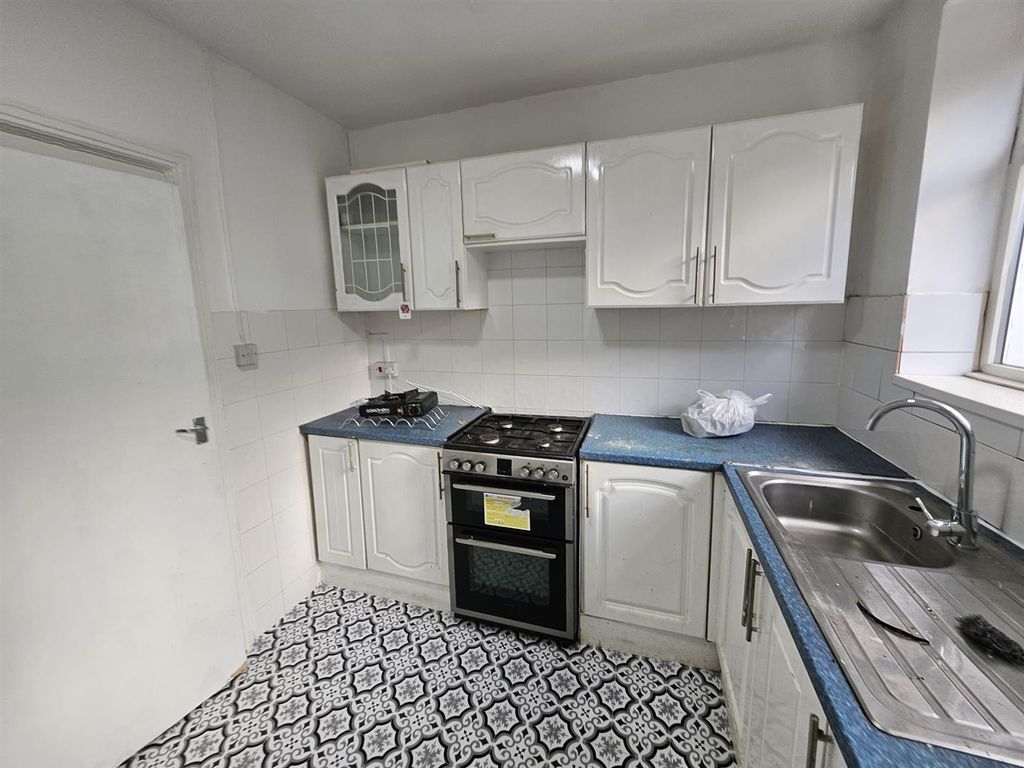 Property photo 2 of 9 Flat 1 602-604 Colledge Road 6.Jpg