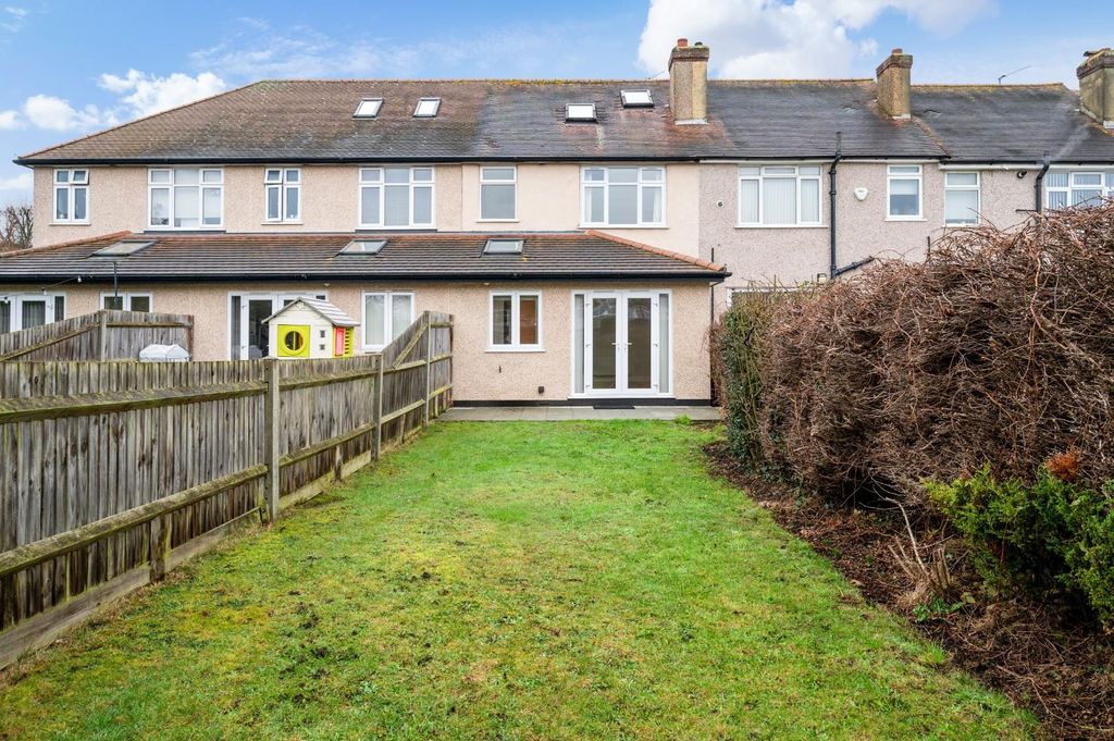 Property photo 3 of 14 Stoneleigh Avenue