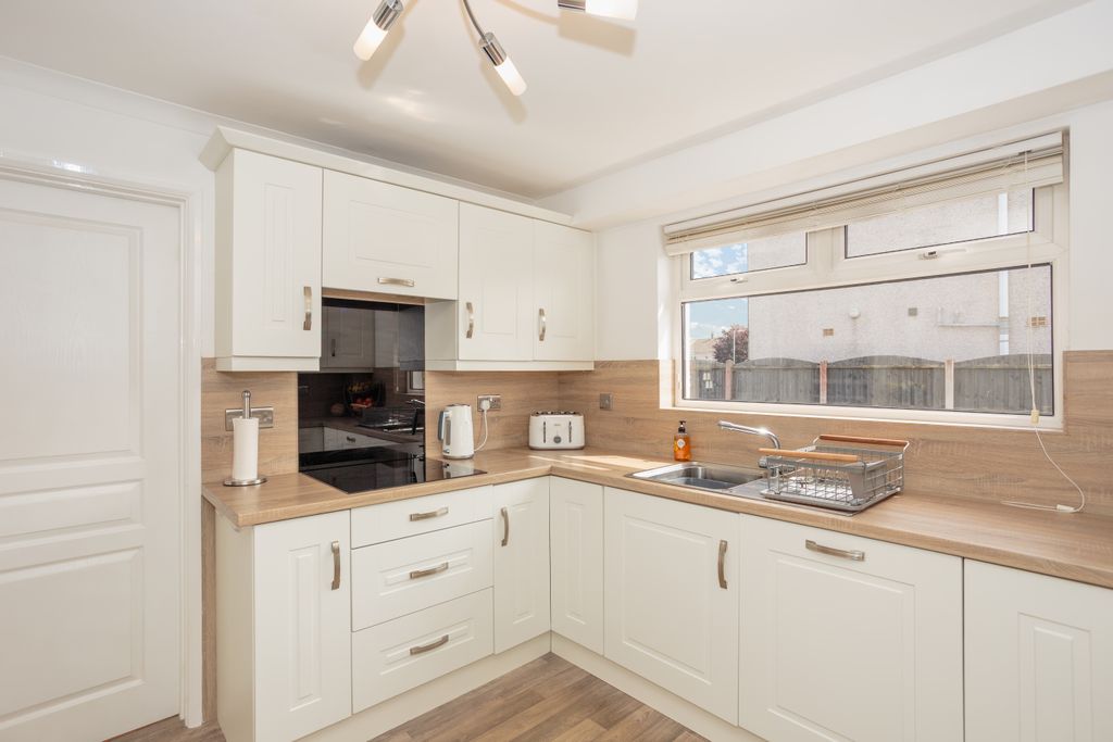 Property photo 3 of 49 Kitchen