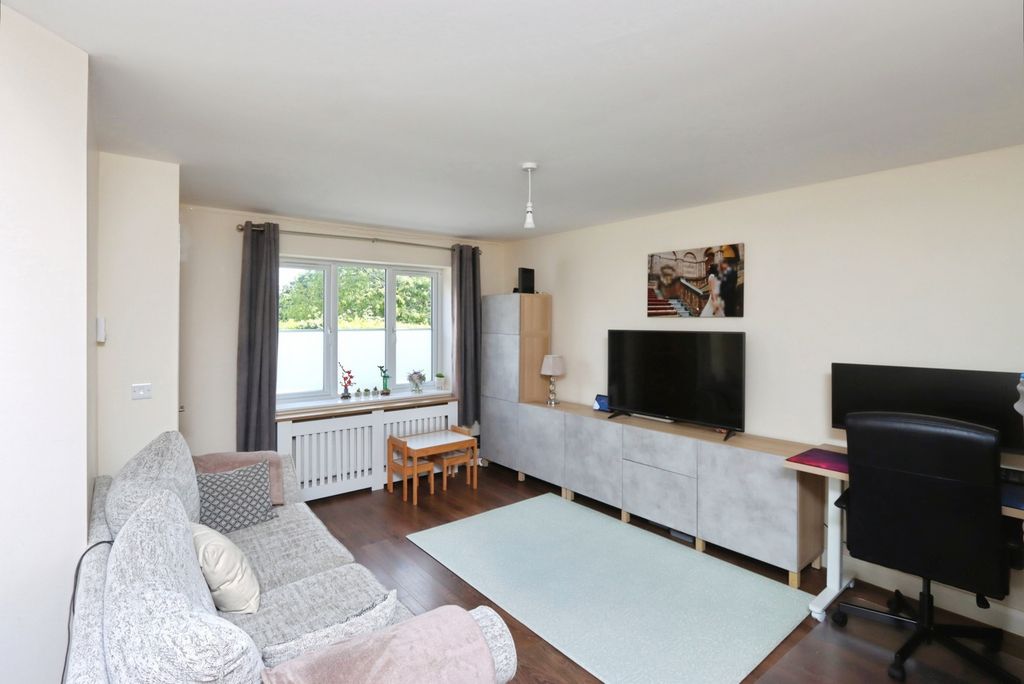 Property photo 2 of 18 Pbox-Img.Jpg