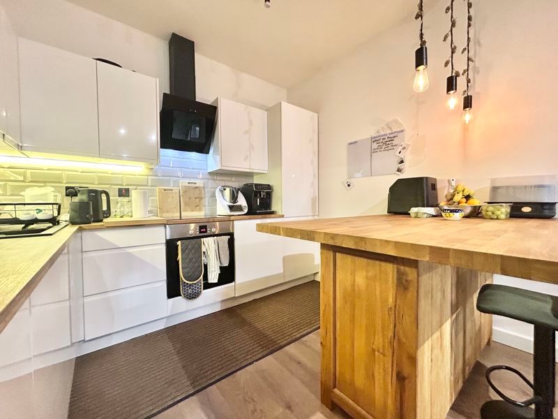 Property photo 3 of 8 Kitchen