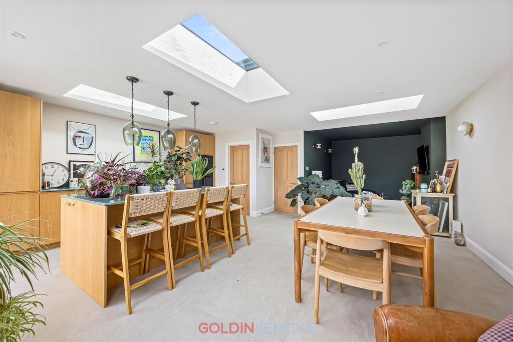 Property photo 3 of 17 Kitchen/Dining Room