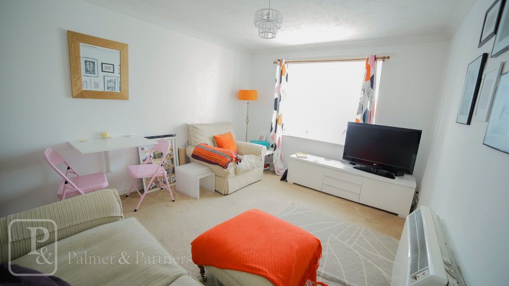 Property photo 2 of 8 Reception Room