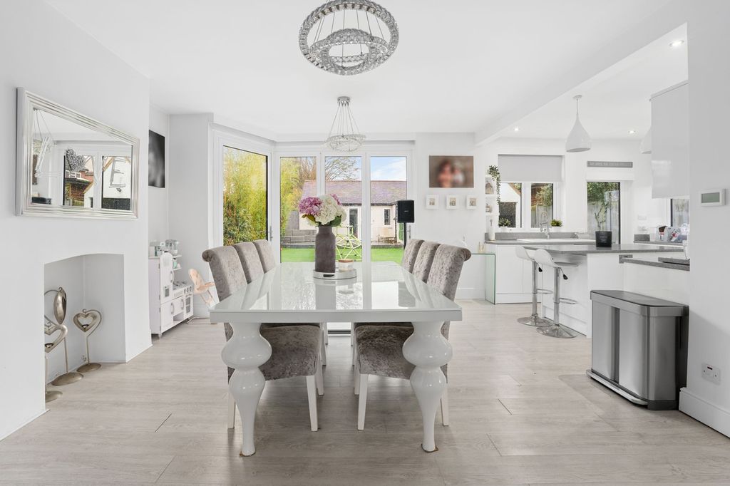 Property photo 3 of 24