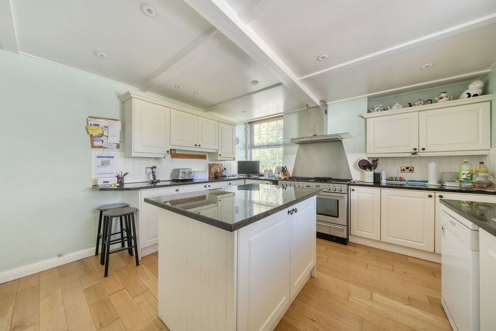 Property photo 2 of 35