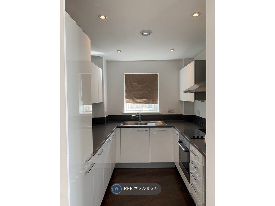 Property photo 3 of 9 Kitchen