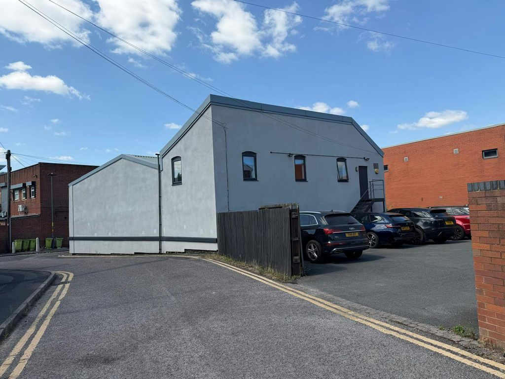 Property photo 2 of 18 P4.Jpg