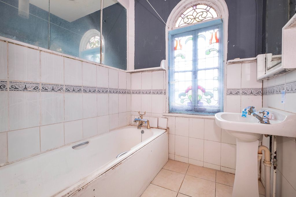 Property photo 2 of 3