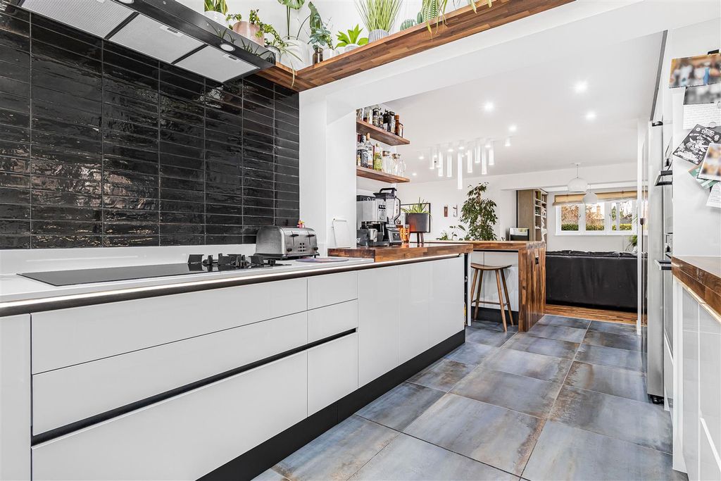 Property photo 2 of 24 26_73490.Jpg