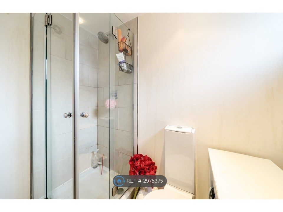 Property photo 2 of 17 Shower 1